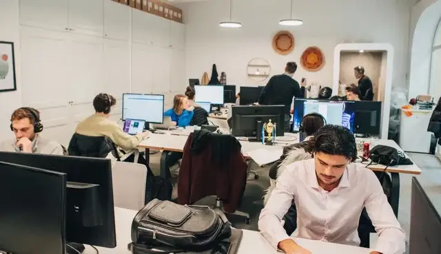 L’IA pour la Vente : de la prospection à la prédiction de churn pour les PME