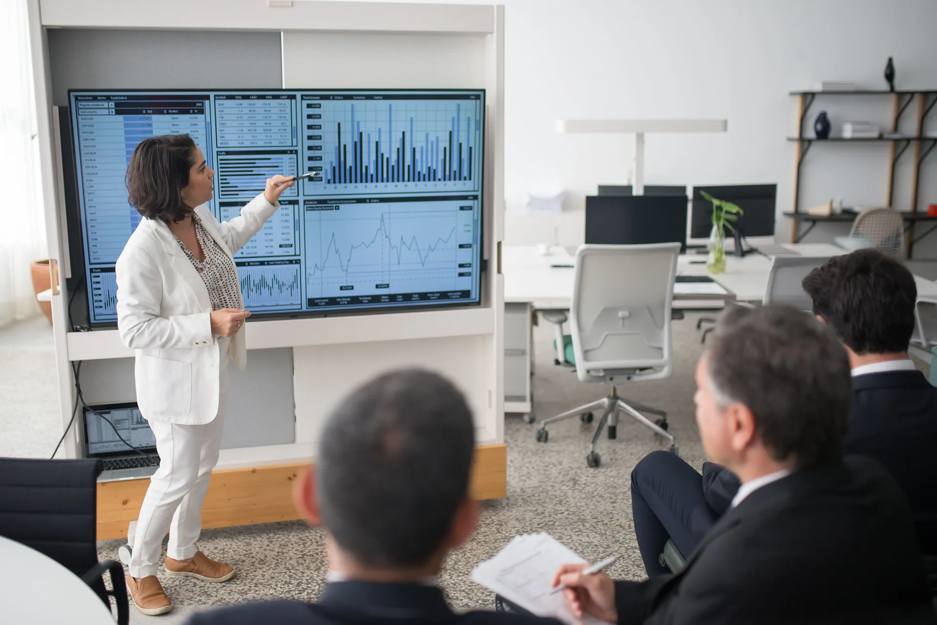 Comment Unifier l’Analyse BI et le Machine Learning avec une Architecture Data Lakehouse en France