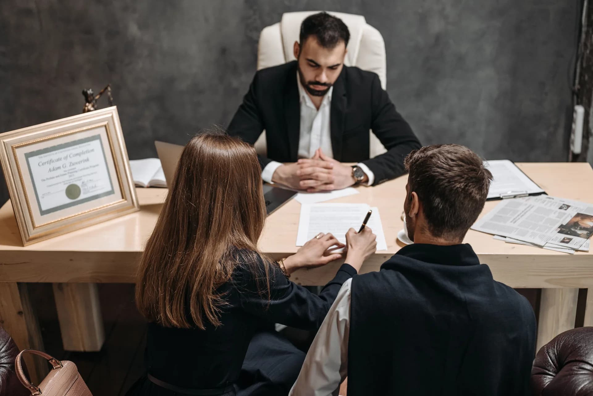 IA pour le Juridique : Automatiser Contrats et Veille Réglementaire pour les PME