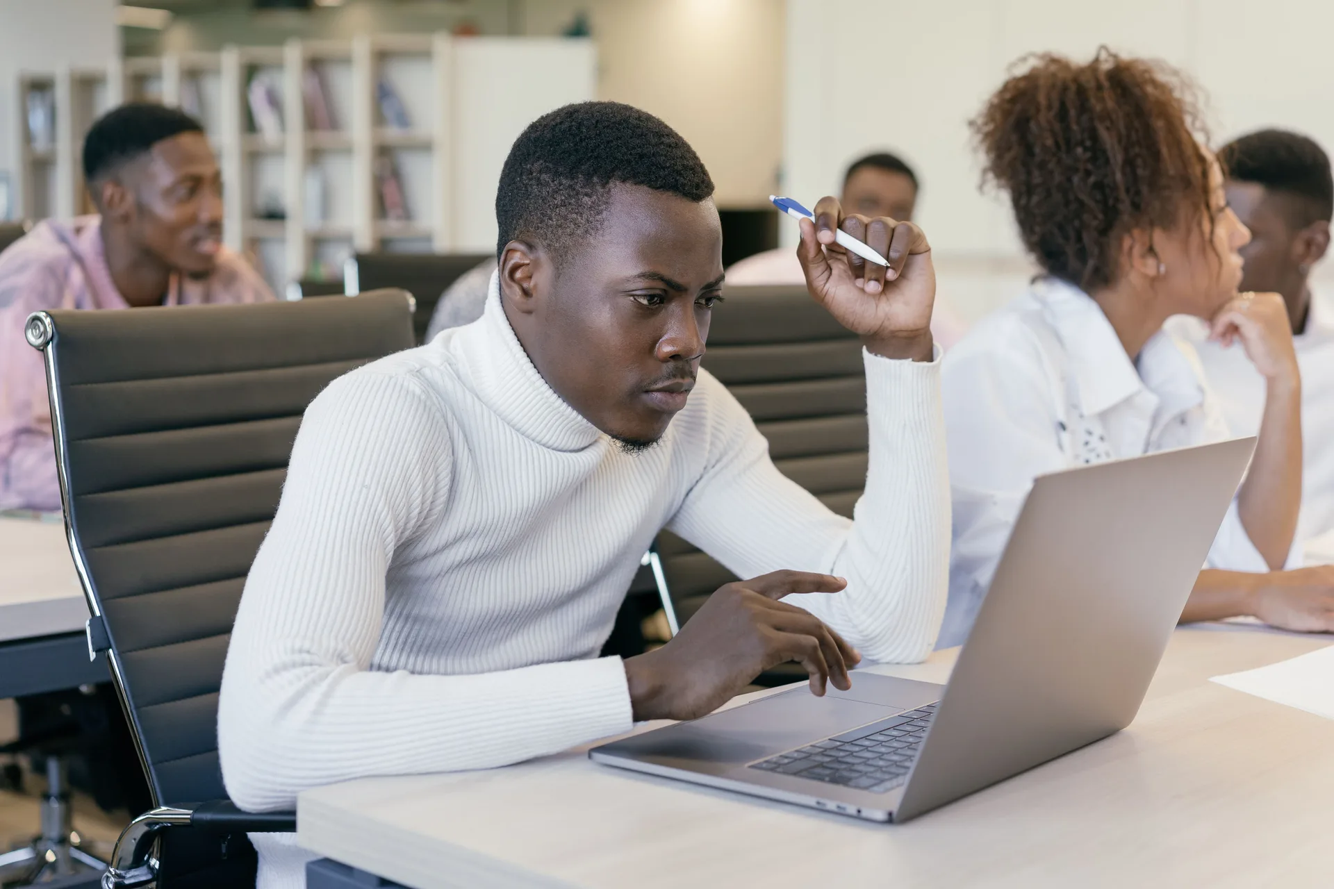 Futur du travail IA : Adapter les compétences et les postes en PME