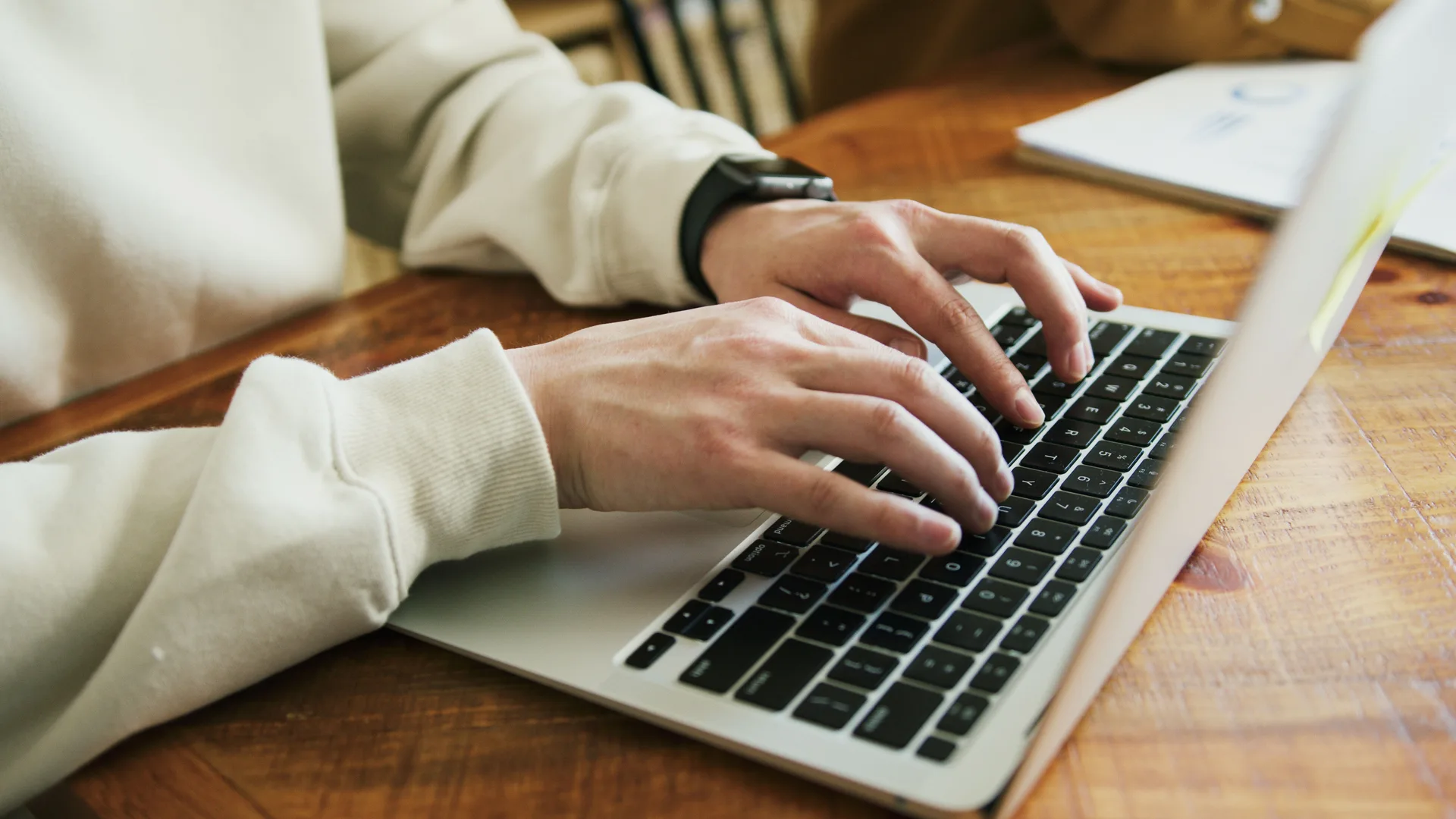 Prompt IA : définition, exemples et méthode pour bien l'utiliser