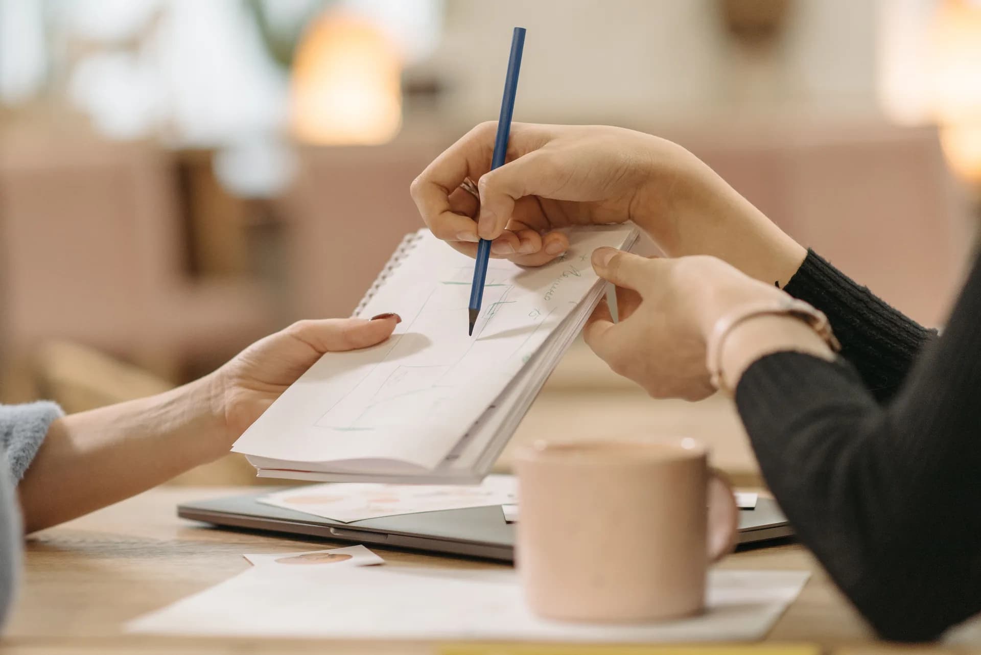 Humain et IA : la supervision essentielle pour une co-création réussie