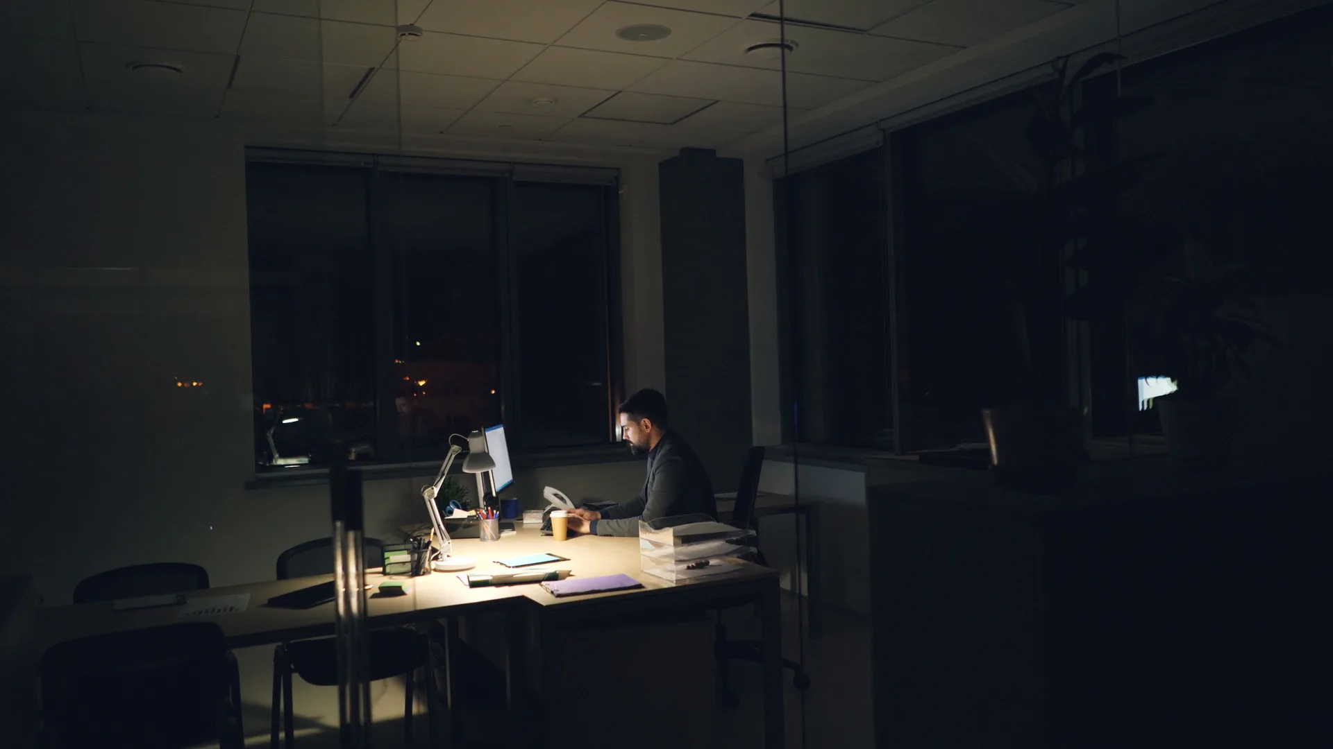 Comment les chatbots IA révolutionnent le service client 24/7