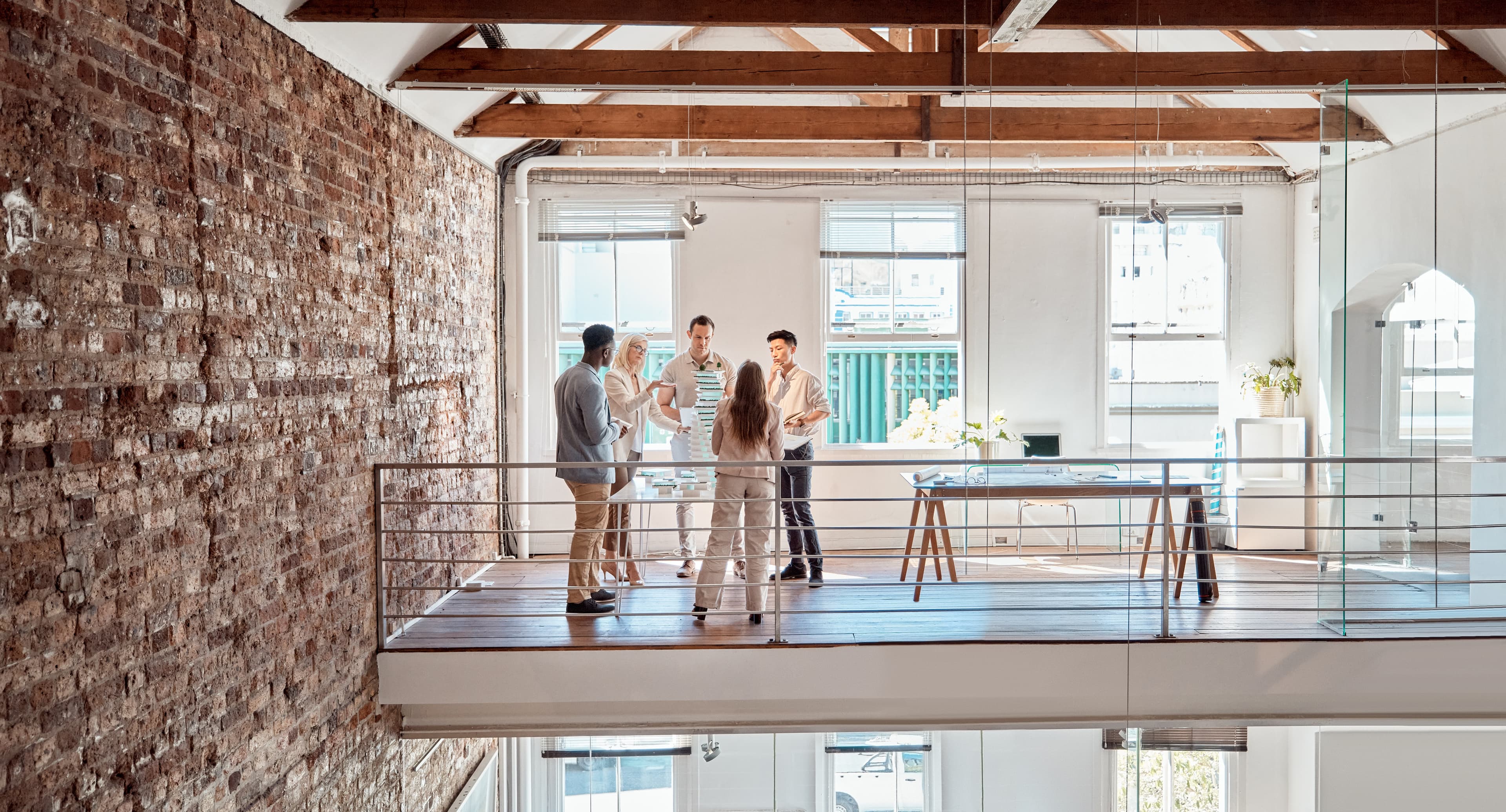 Le studio lillois de JUWA, mezzanine d'une ancienne friche industrielle en briques
