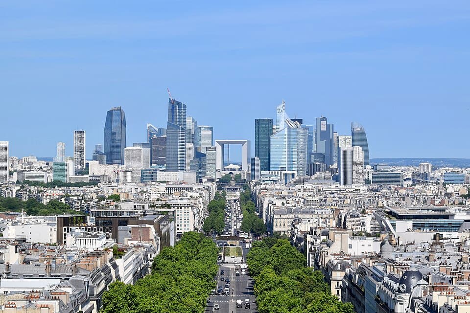 Le quartier d'affaires de La Défense vu depuis Paris